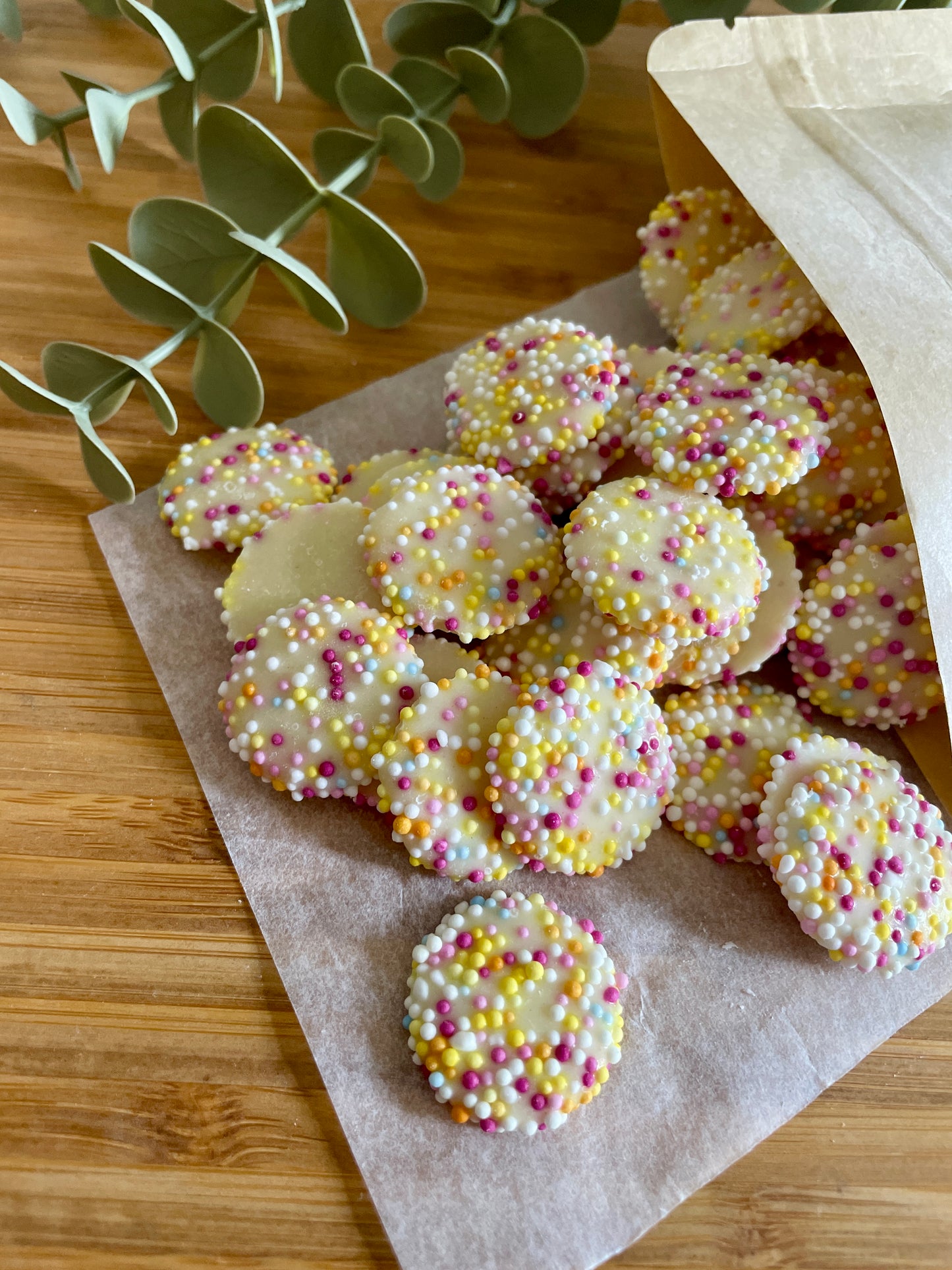 Mini Milky Sprinkle Coins for Dogs – Crunchy Milky Dog Treats with Colourful Sprinkles 200g