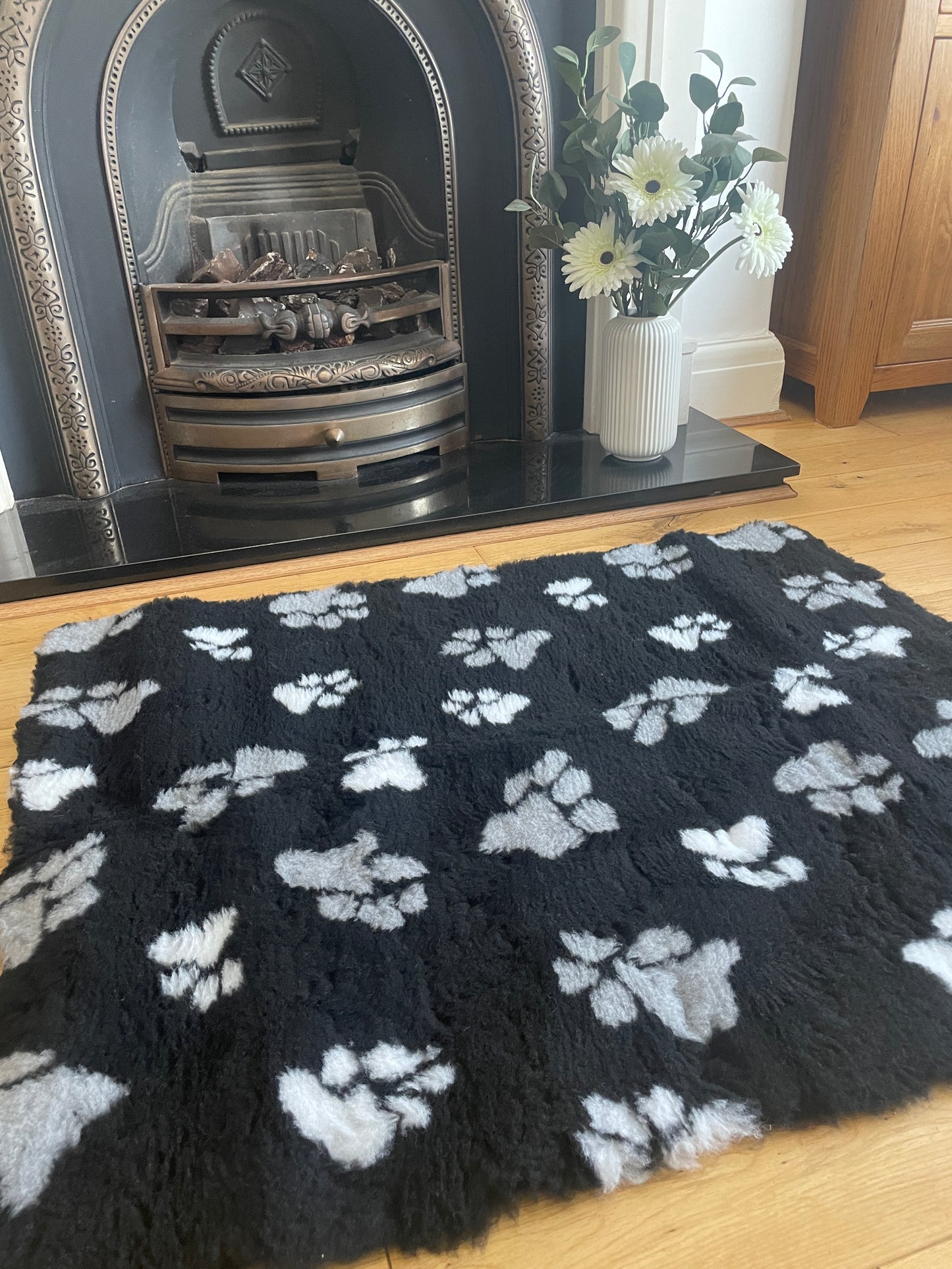 Black Paw Print Premium Non Slip Vet Bedding