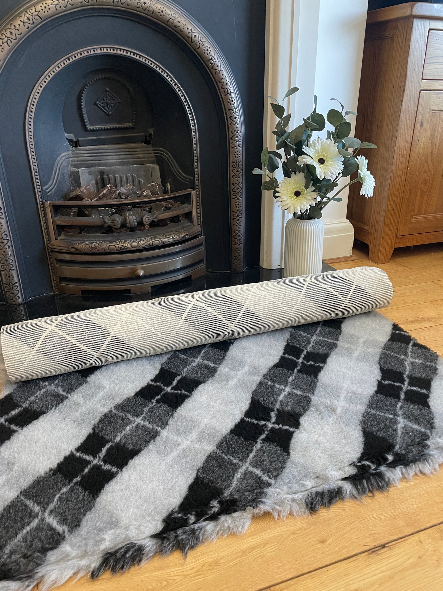 Black Tartan Checked Premium Non Slip Vet Bedding