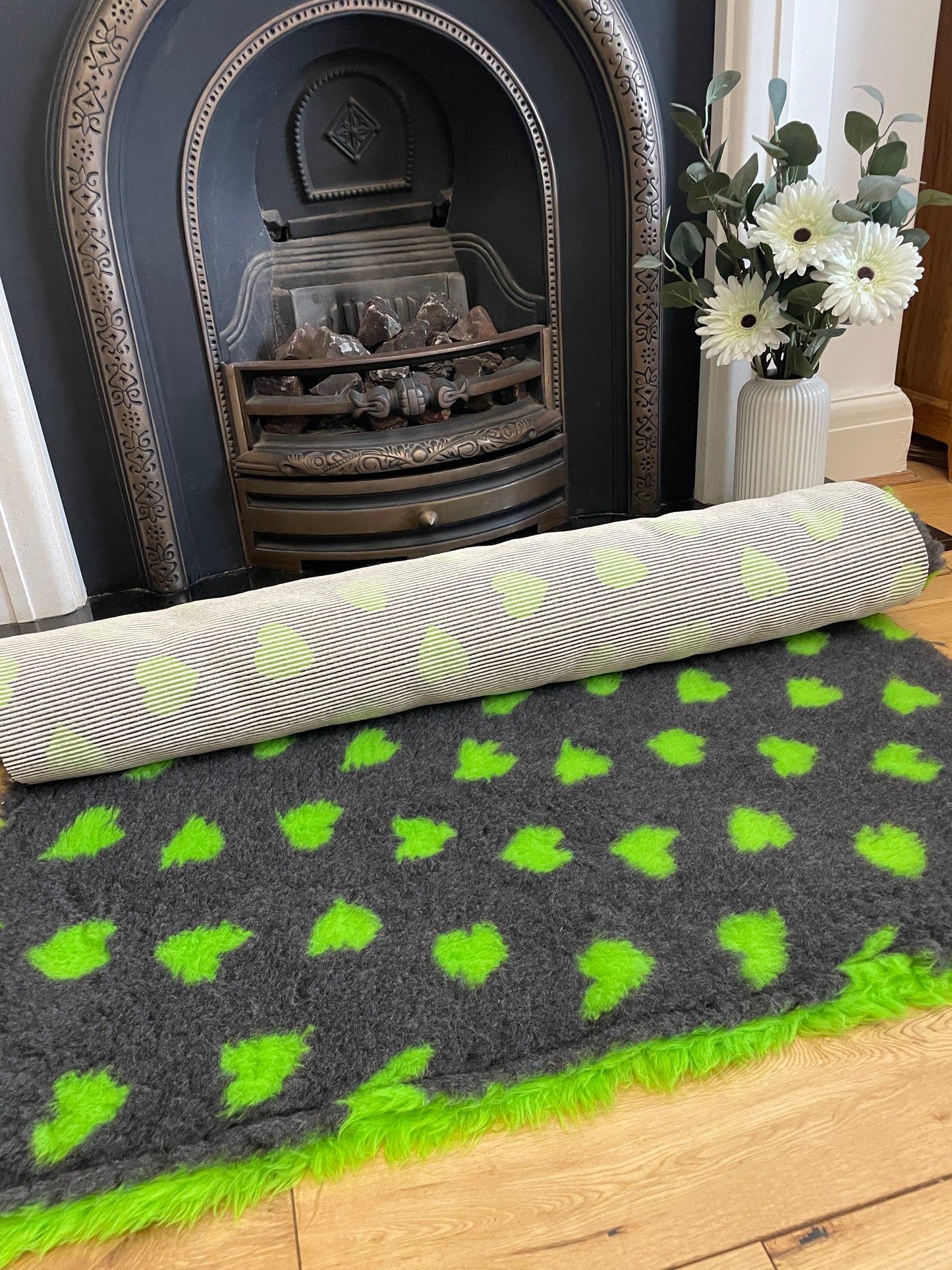 Green Heart Design Premium Non Slip Vet Bedding