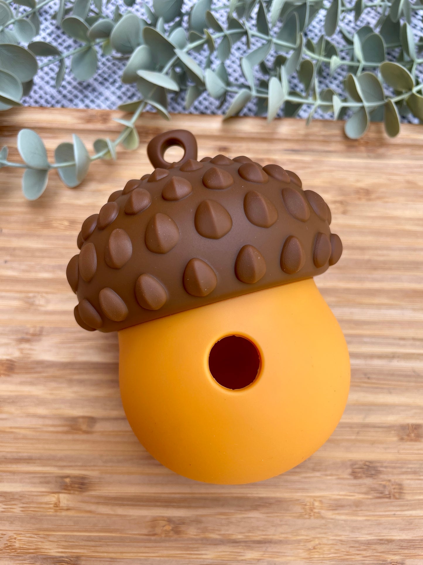 Woodland Acorn Treat Dispenser