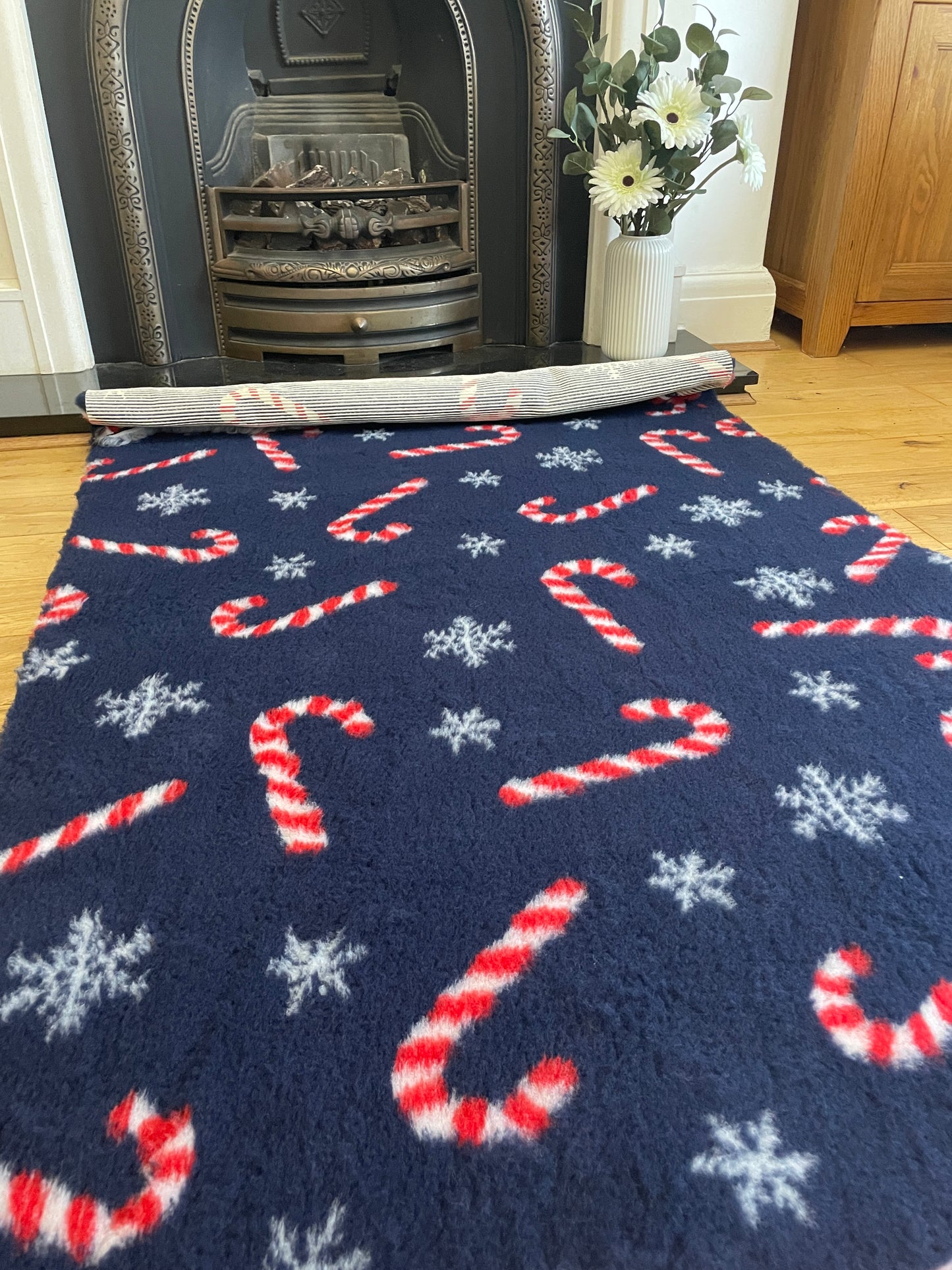 Christmas Festive Candycane Premium Non Slip Vet Bedding