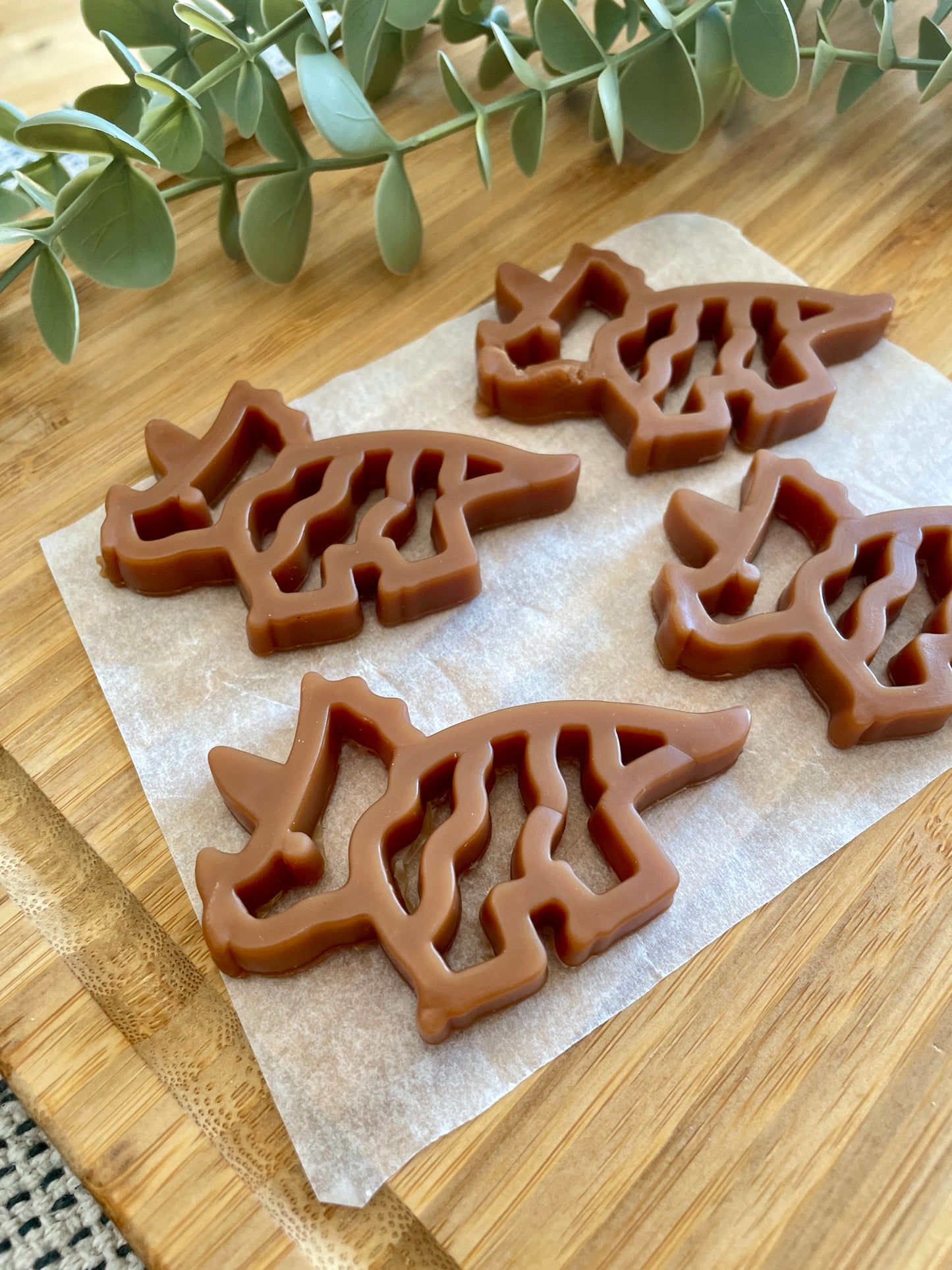 🦖 Chicken Triceratops Dental Dog Treats – Dino Shaped Chicken Dog Chews