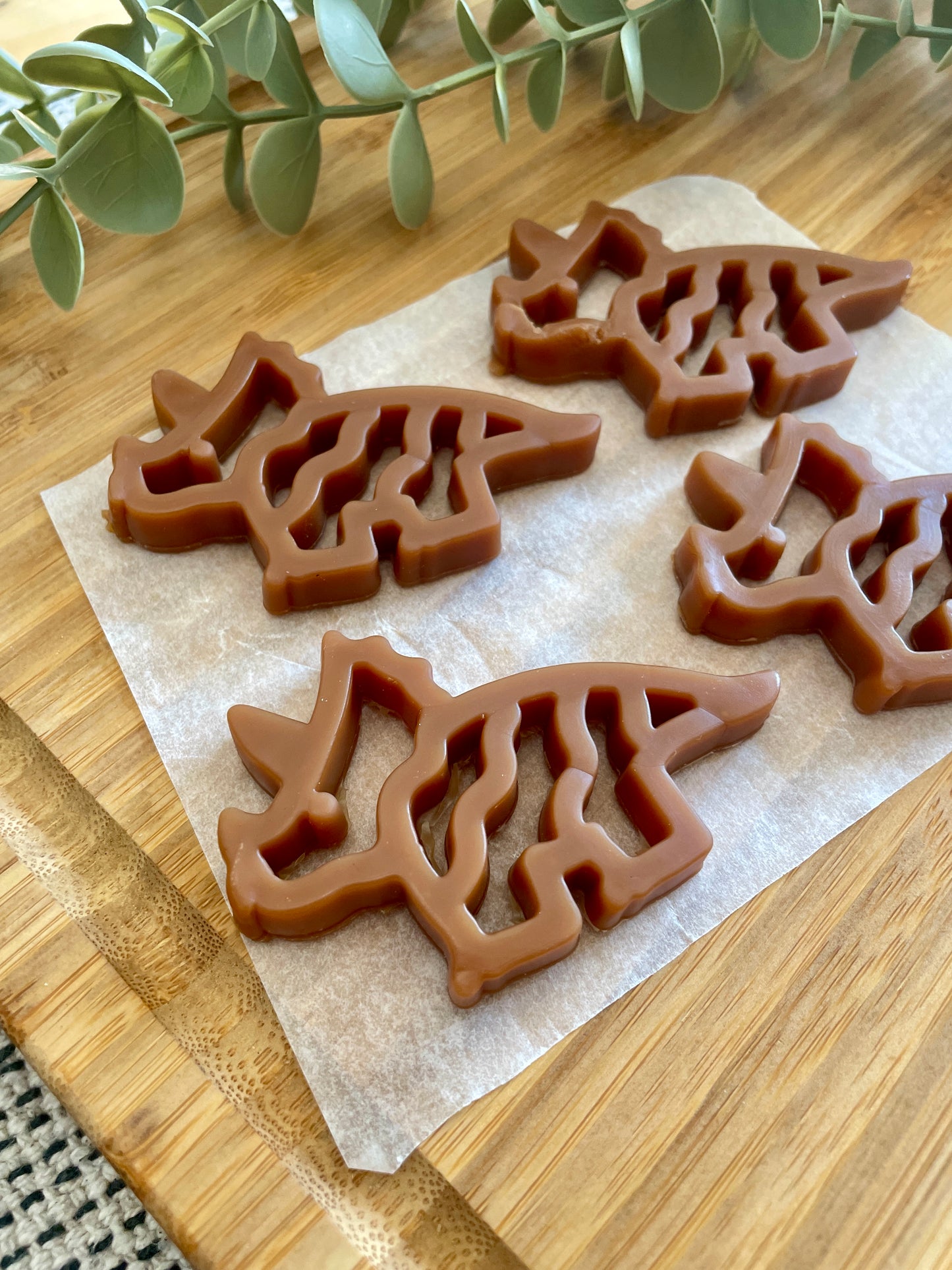 🦖 Chicken Triceratops Dental Dog Treats – Dino Shaped Chicken Dog Chews