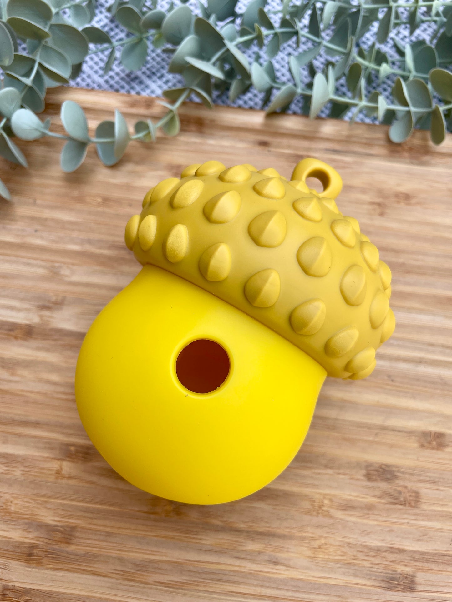 Woodland Acorn Treat Dispenser