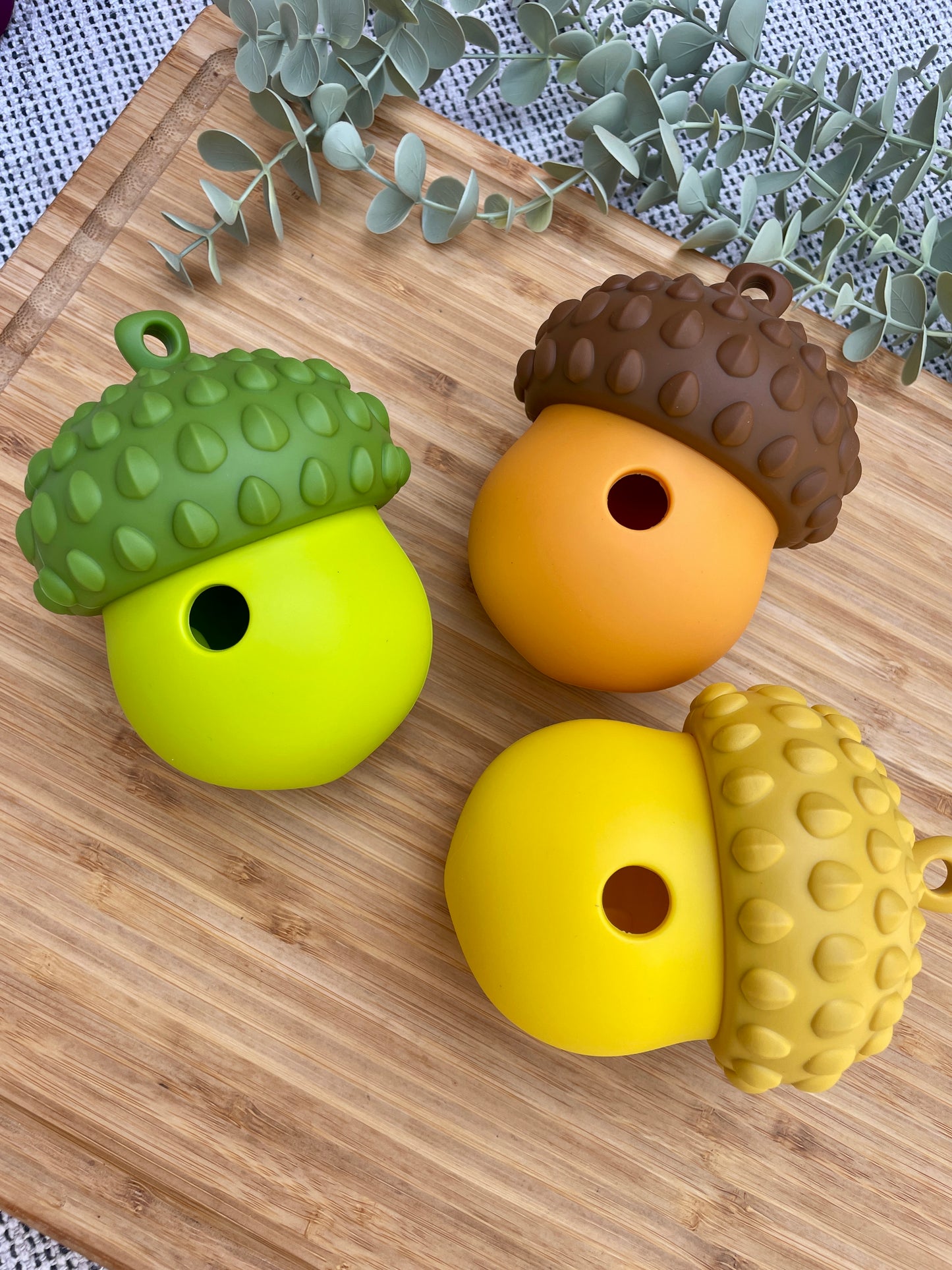 Woodland Acorn Treat Dispenser