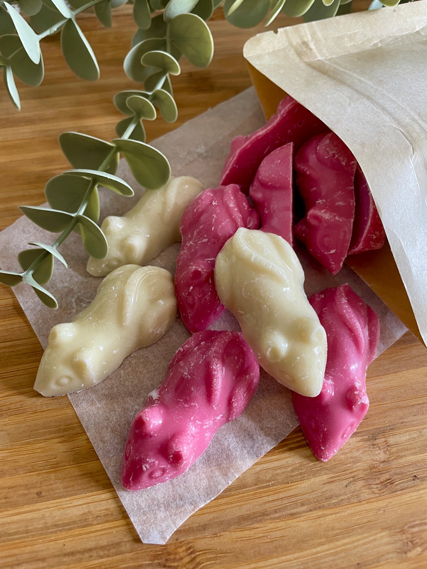 Strawberry & Cream Mice Dog Treats – Crunchy Candy-Style Dog Sweets 200g