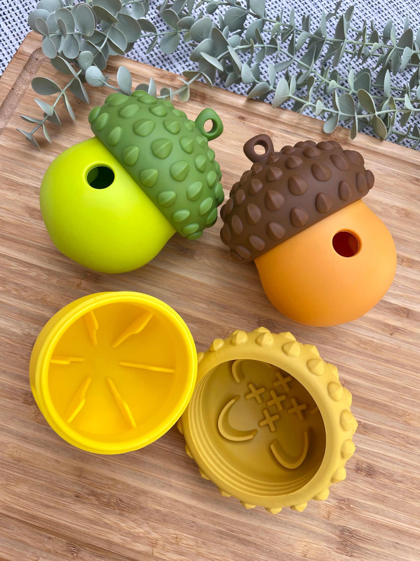 Woodland Acorn Treat Dispenser