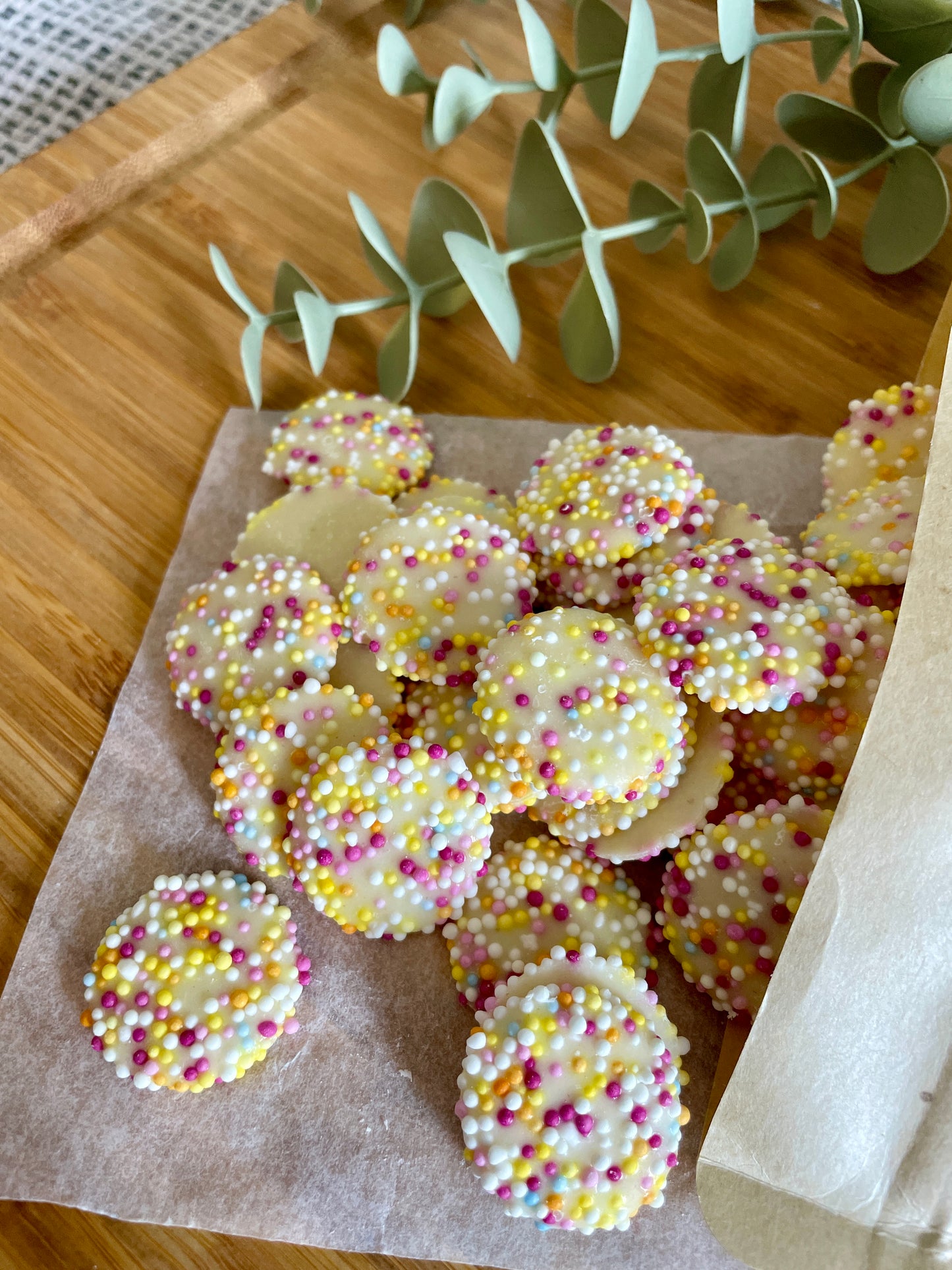 Mini Milky Sprinkle Coins for Dogs – Crunchy Milky Dog Treats with Colourful Sprinkles 200g