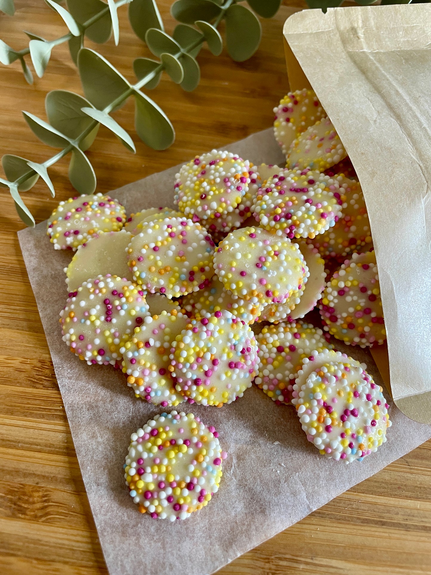 Mini Milky Sprinkle Coins for Dogs – Crunchy Milky Dog Treats with Colourful Sprinkles 200g