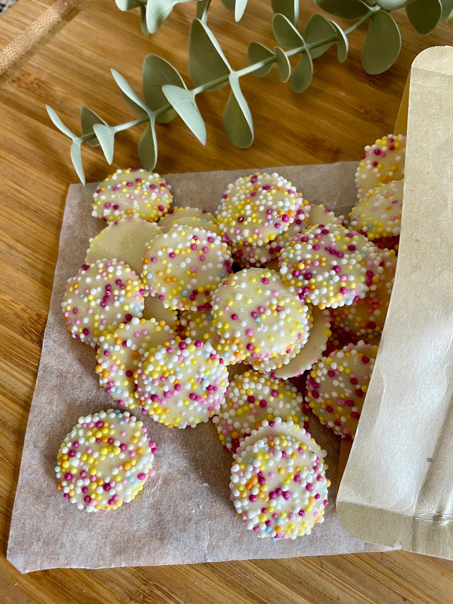 Mini Milky Sprinkle Coins for Dogs – Crunchy Milky Dog Treats with Colourful Sprinkles 200g