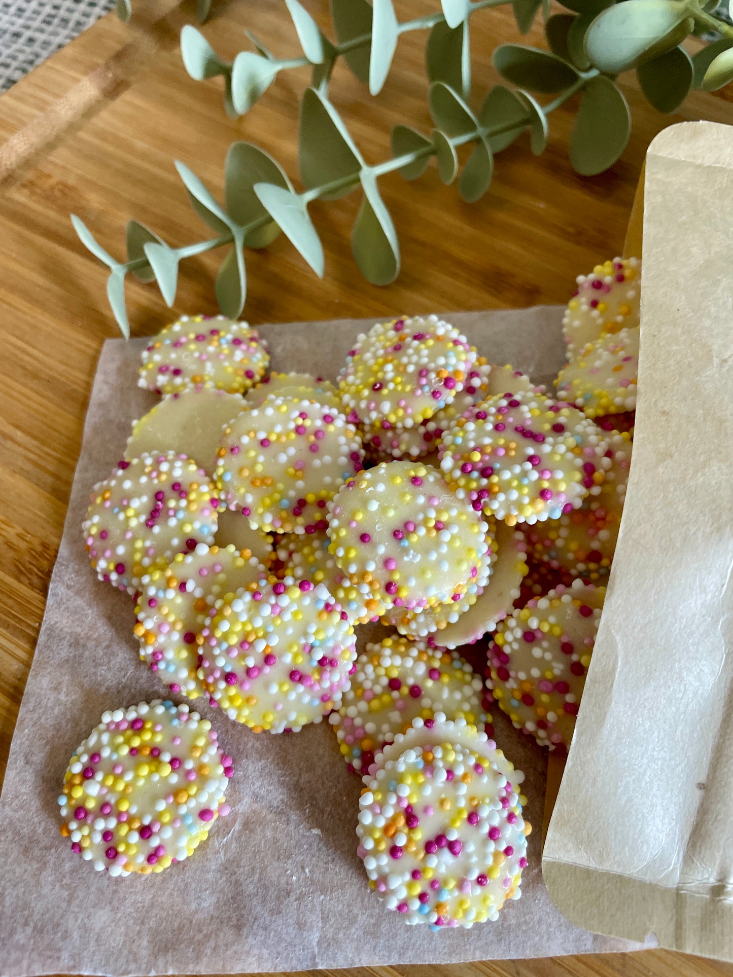 Mini Milky Sprinkle Coins for Dogs – Crunchy Milky Dog Treats with Colourful Sprinkles 200g