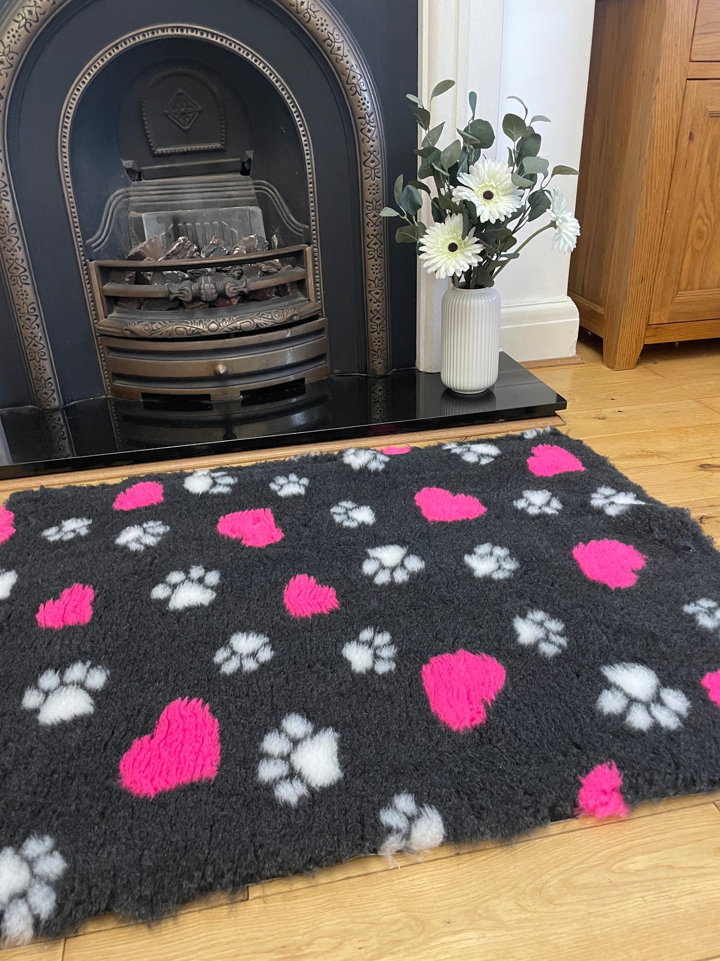 Black Paws & Hearts Premium Non Slip Vet Bedding