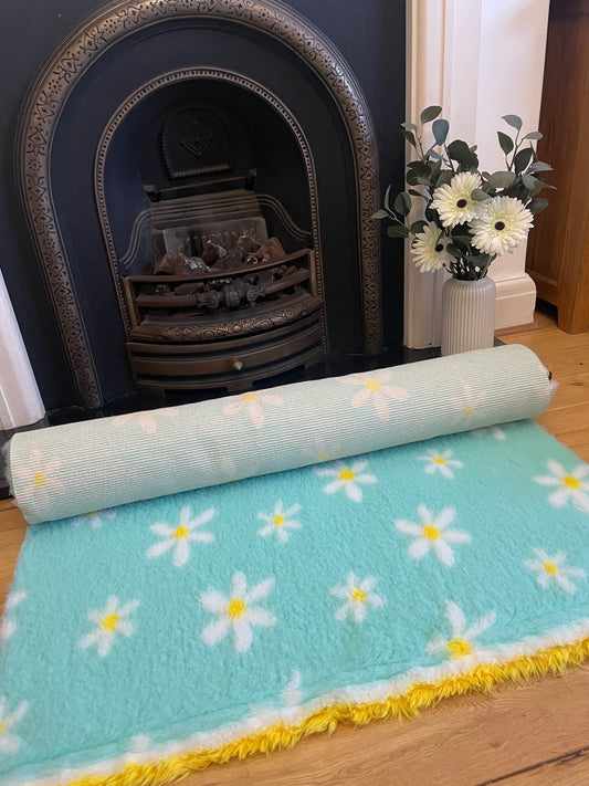 Mint Daisy Premium Non Slip Vet Bedding