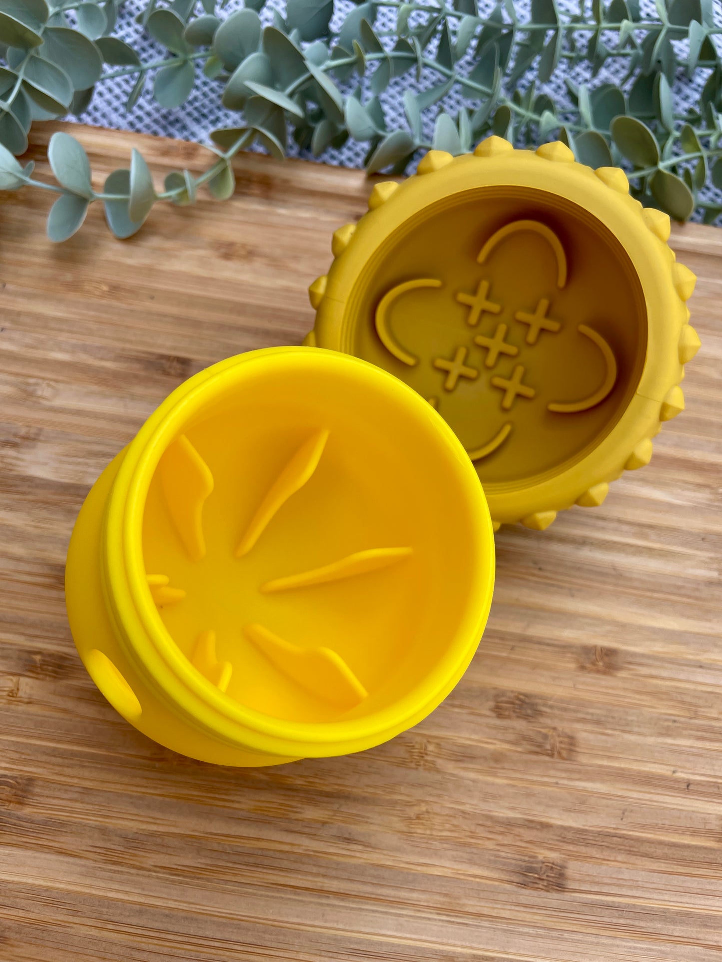 Woodland Acorn Treat Dispenser